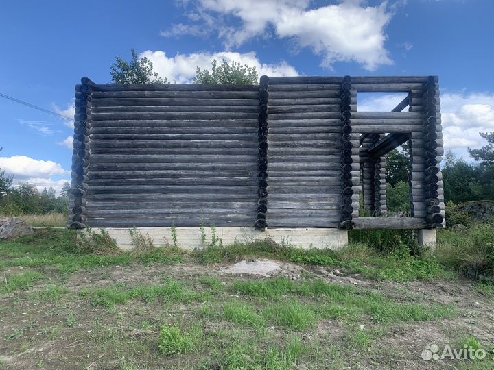 Сруб дома из бревна под разбор