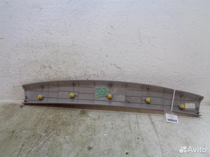 Обшивка двери багажника Kia Ceed 2007- 2012