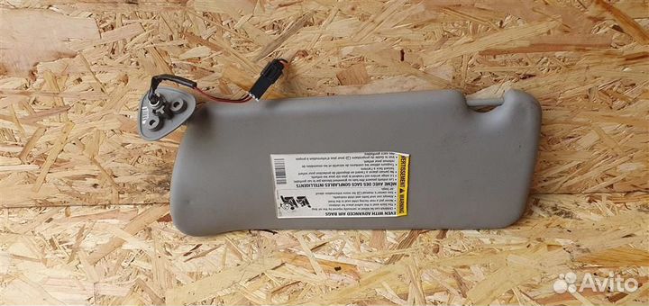 Козырек солнцезащитный правый Cadillac SRX 1 2003