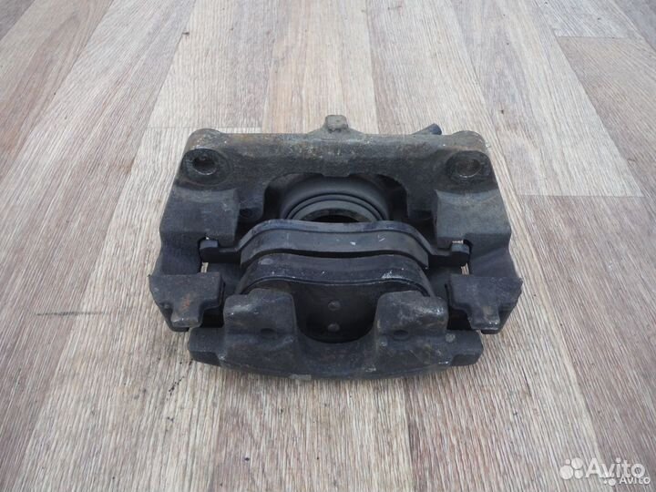 Суппорт передний правый renault Megane 2 2005