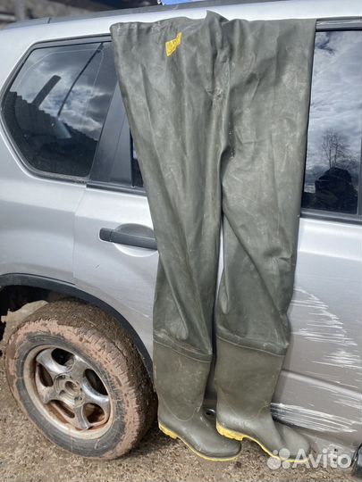 Комбинезон с резиновыми сапогами