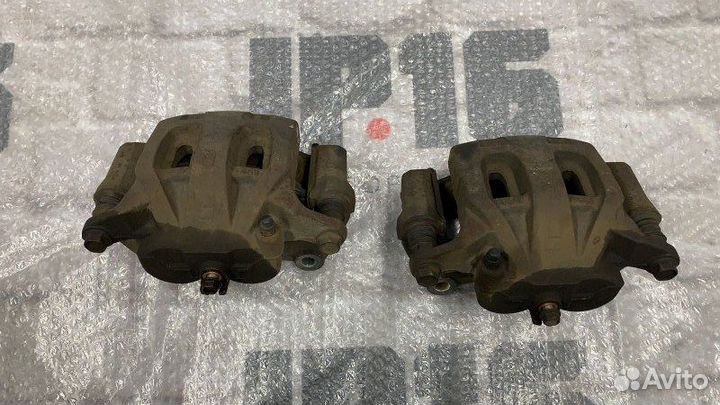 Суппорт тормозной передний правый Infiniti Fx35