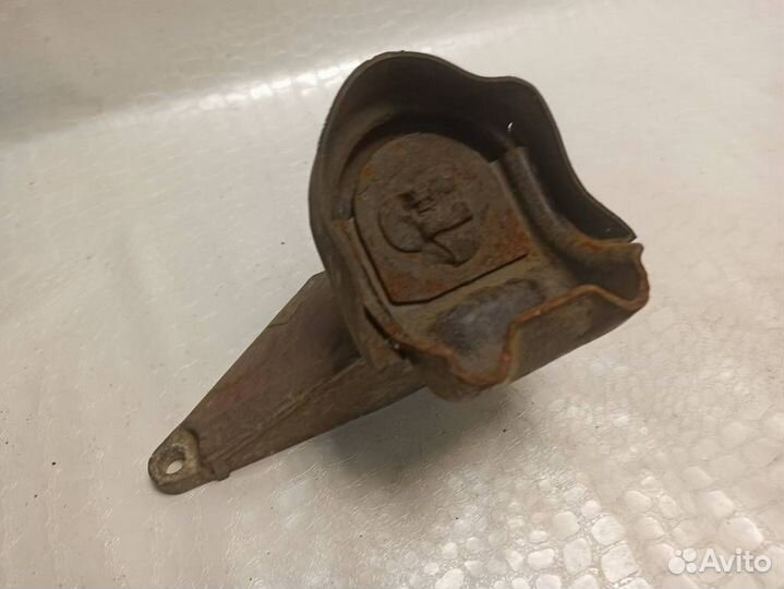 Кронштейн двигателя