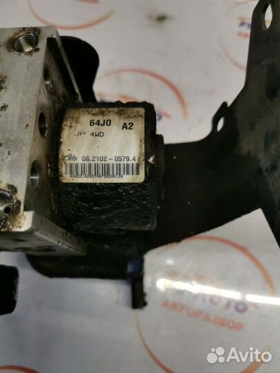 Блок ABS Suzuki Grand Vitara 2 2.0 (J20A) бензин