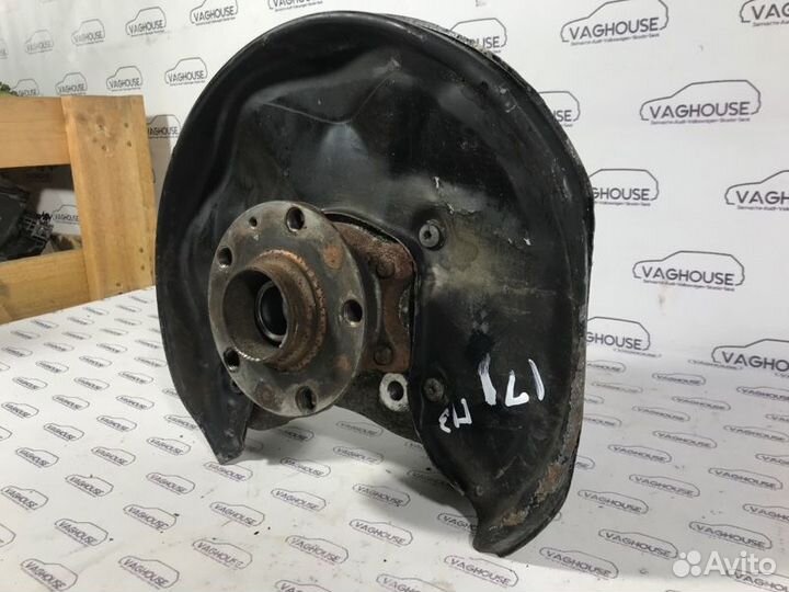 Кулак поворотный задний правый Audi A6 C6 3.2 BYU