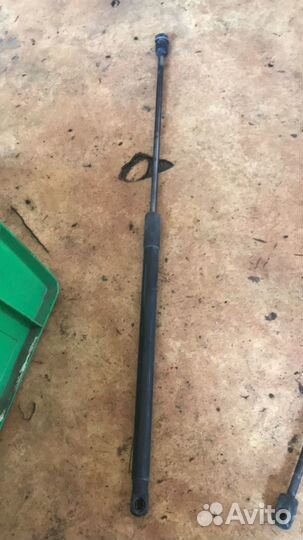 Амортизатор двери багажника Skoda Octavia (A5 1Z)