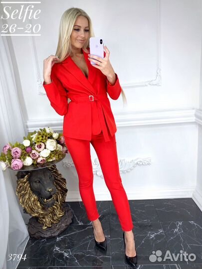 Костюм брючный новый, 46-48