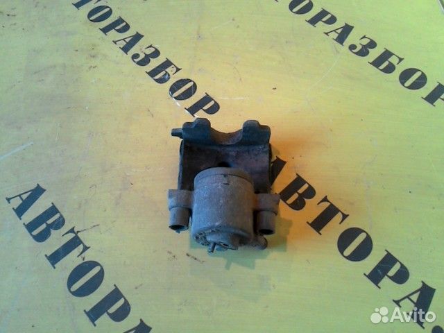 Суппорт передний правый Skoda Octavia (A5)