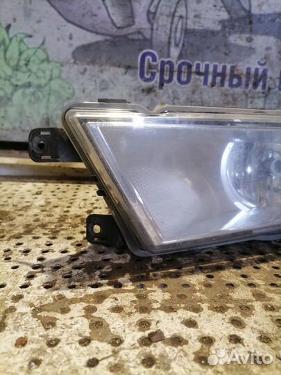 Фара противотуманная левая Skoda Octavia III (A7)