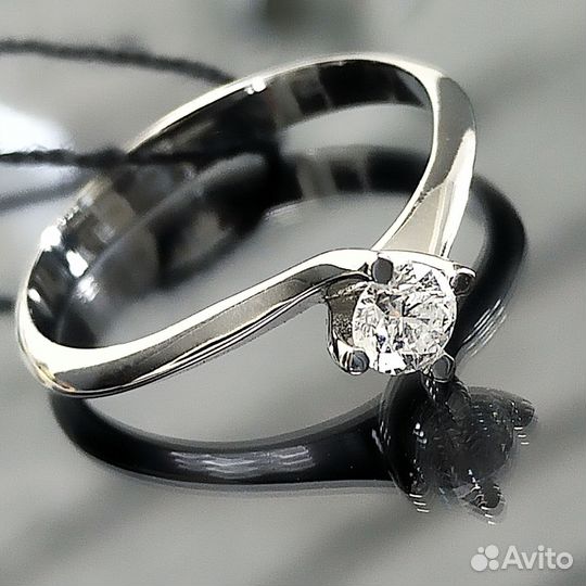 Золотое кольцо с бриллиантом. Золото 750