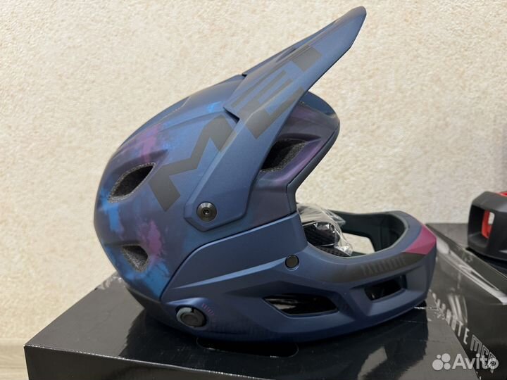 Шлем Met parachute MCR