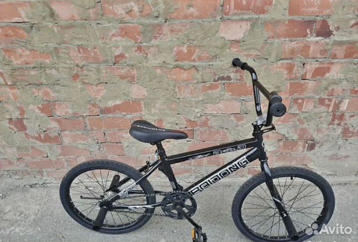 Велосипед бмх. шлем