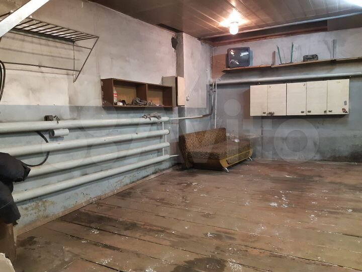 Машиноместо, > 30 м²