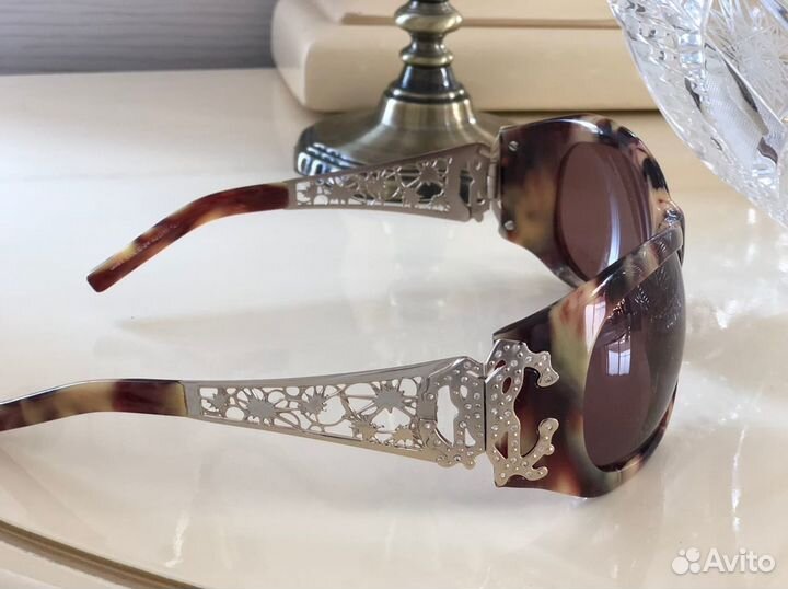 Очки от солнца женские Итальянские большой выбор