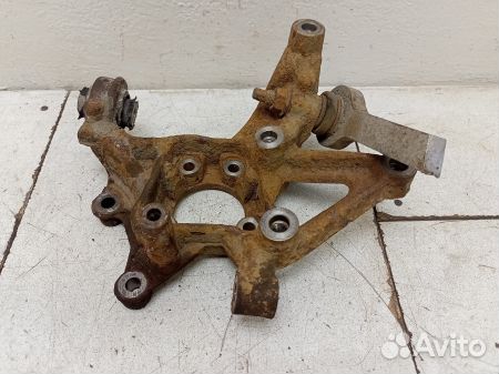 Кулак задний правый Сааб