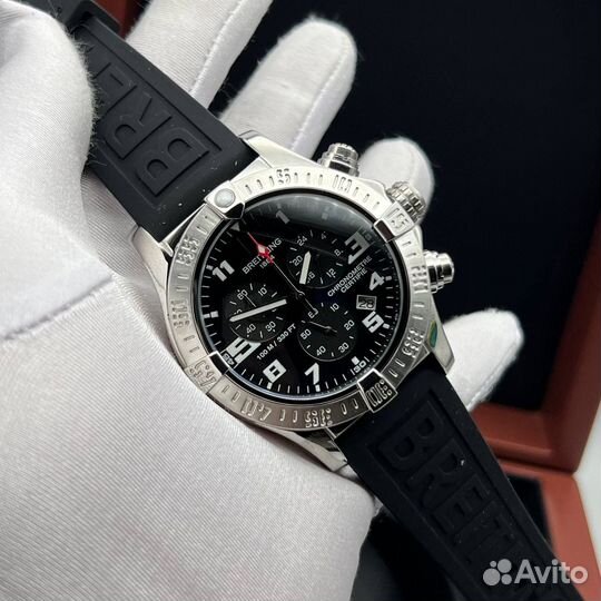 Часы Breitling Avenger