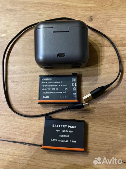 Аккумуляторы для Insta360 X3 + блок питания