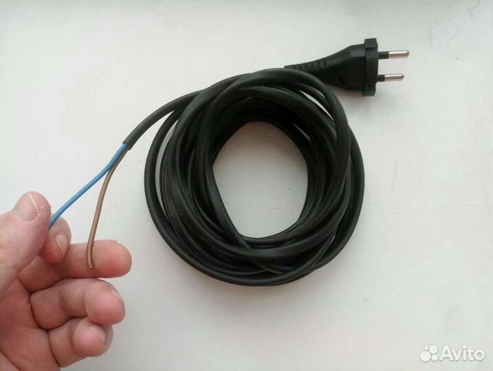 Два электропровода с вилкой