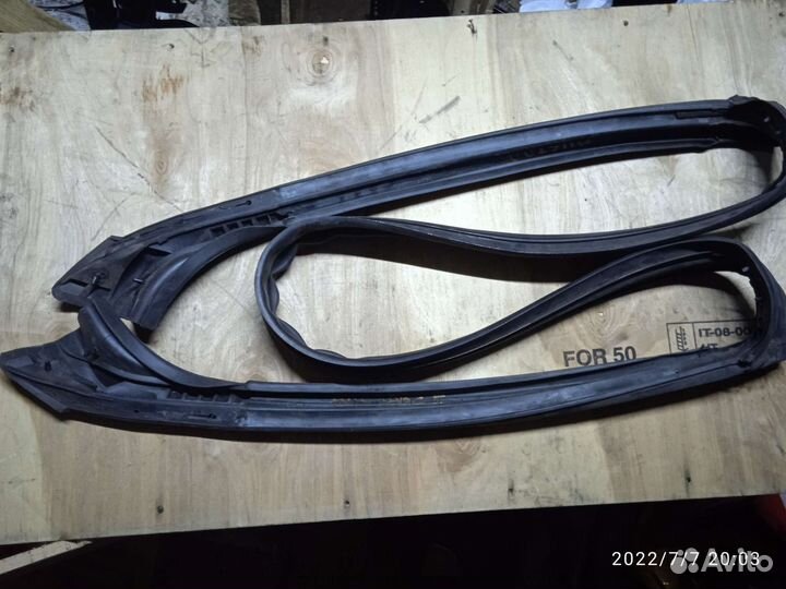 Уплотнитель лобового стекла ford Mustang 5 cabrio