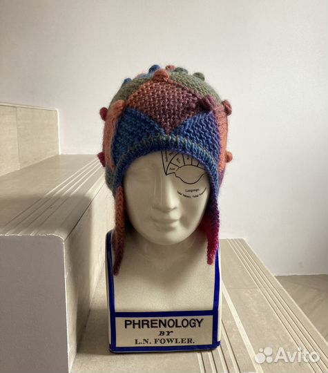 Дизайнерская вязаная шапка