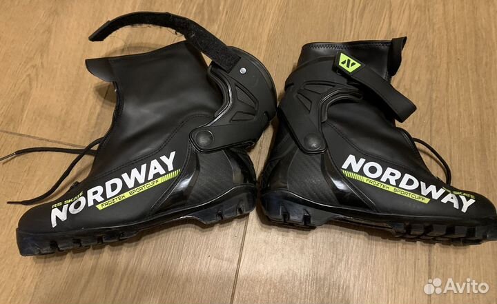 Лыжные ботинки