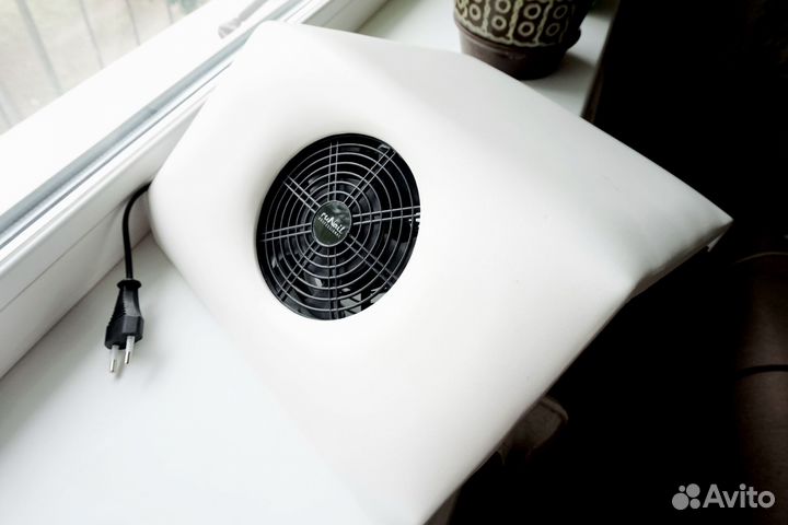 Пылесос-Вытяжка для маникюра RUNail