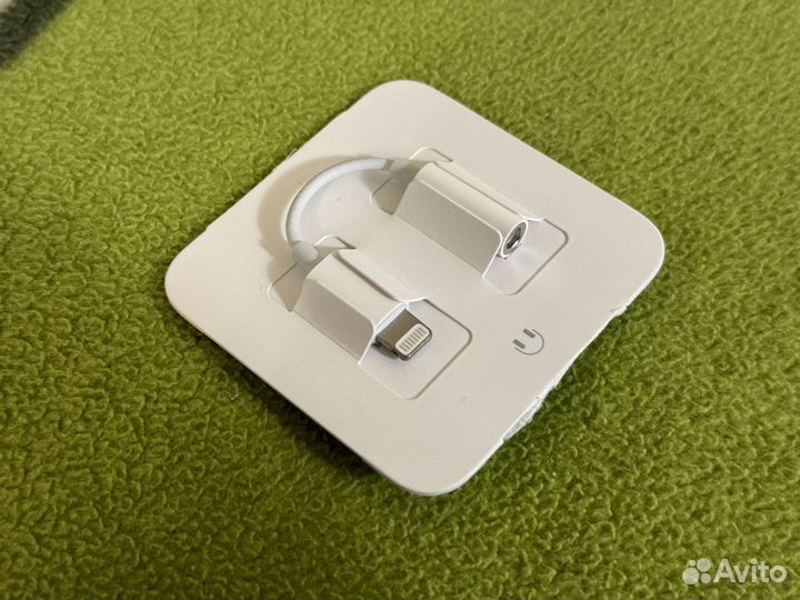 Переходник Apple Lightning - mini jack 3.5