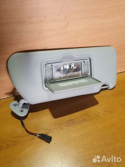 Козырек солнцезащитный передний правый Cadillac