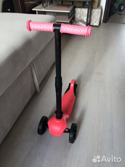 Детский самокат новый