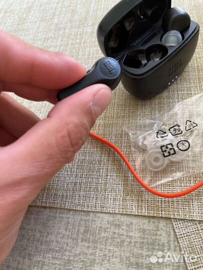 Беспроводные наушники jbl tune 215 tws
