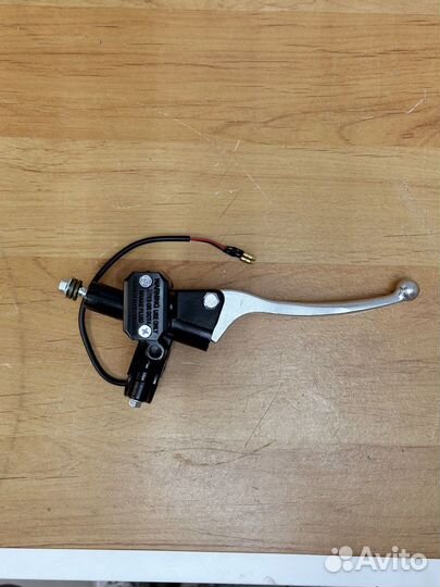 Ручка тормоза гидравлическая с бачком правая на эл
