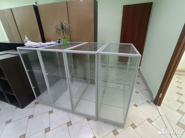 Стеклянная витрина