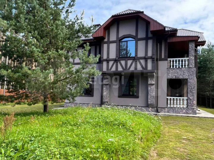 Коттедж 416 м² на участке 20 сот.