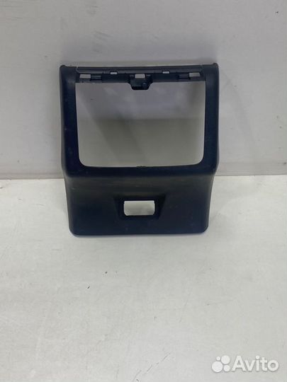 Накладка подлокотника задняя Toyota Camry V70/V75