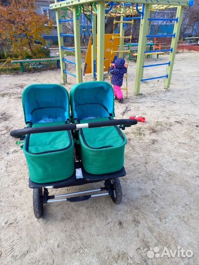 Коляска для двойни bumbleride