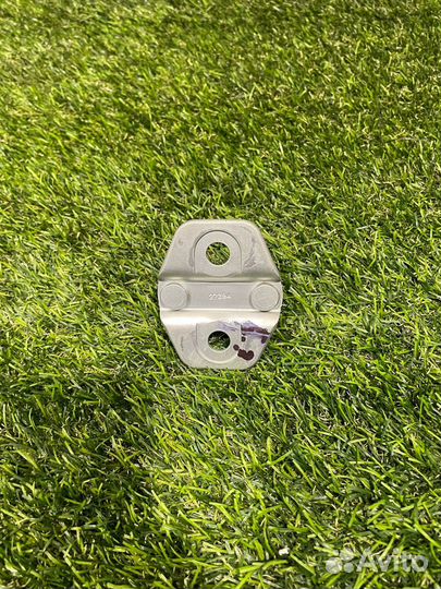 Ответная часть замка багажника Jeep Wrangler JL