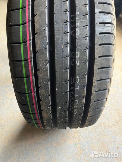 Yokohama Advan Sport V105S 225/40 R18 и 255/35 R18 94Y