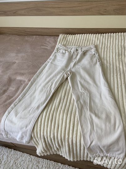 Белые джинсы shein