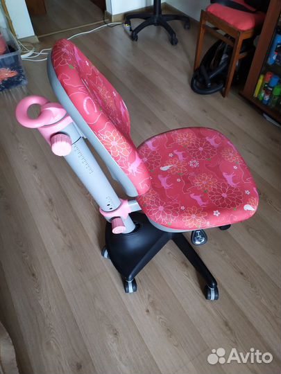 Кресло на роликах