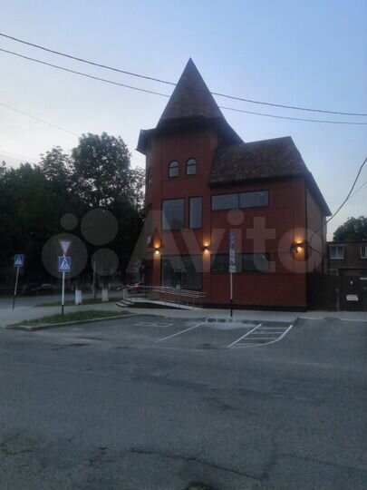 Здание, 570 м²