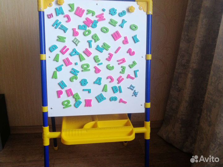 Мольберт для рисования с буквами