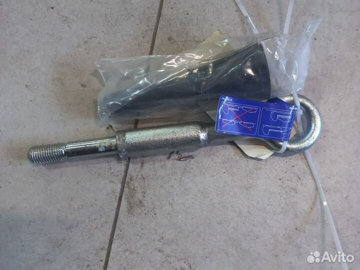 Буксировочный крюк на Volvo 31301730