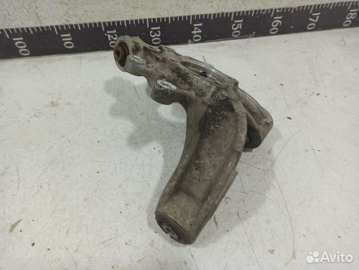 Кулак задний правый 52210swaa00