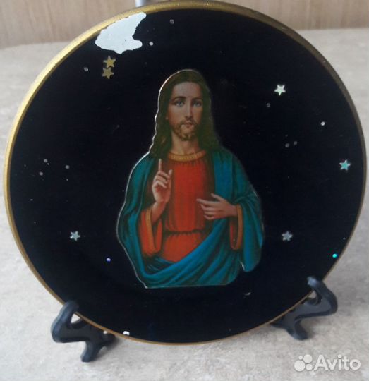 Декоративная тарелка с ликами святых