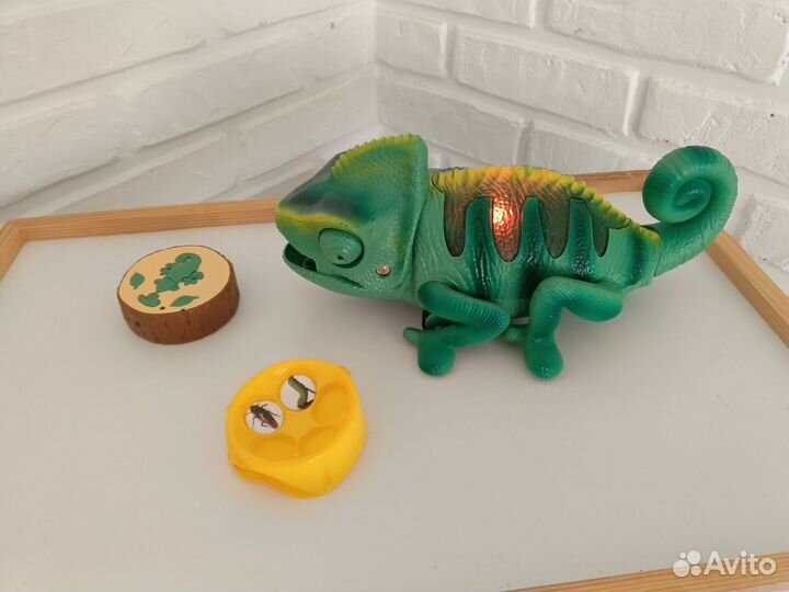 Игрушка хамелеон Attivio