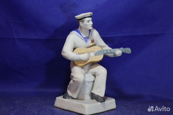 Редкая статуэтка Моряк с гитарой Матрос с медалями