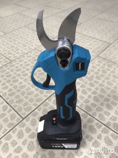 Аккумуляторный сучкорез новый