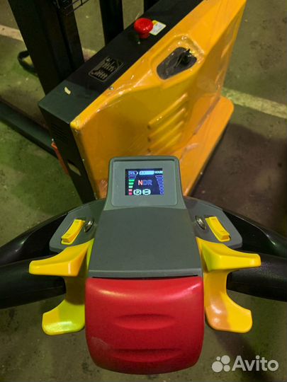 Штабелер электрический самоходный