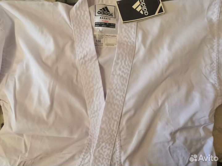 Кимоно для занятия каратэ Adidas, 150 см. Новое