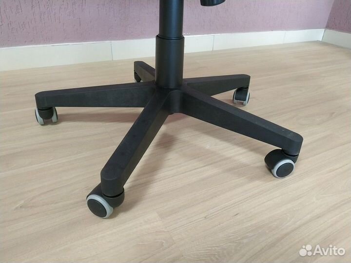 Компьютерное кресло CH-824 с бесплатной доставкой